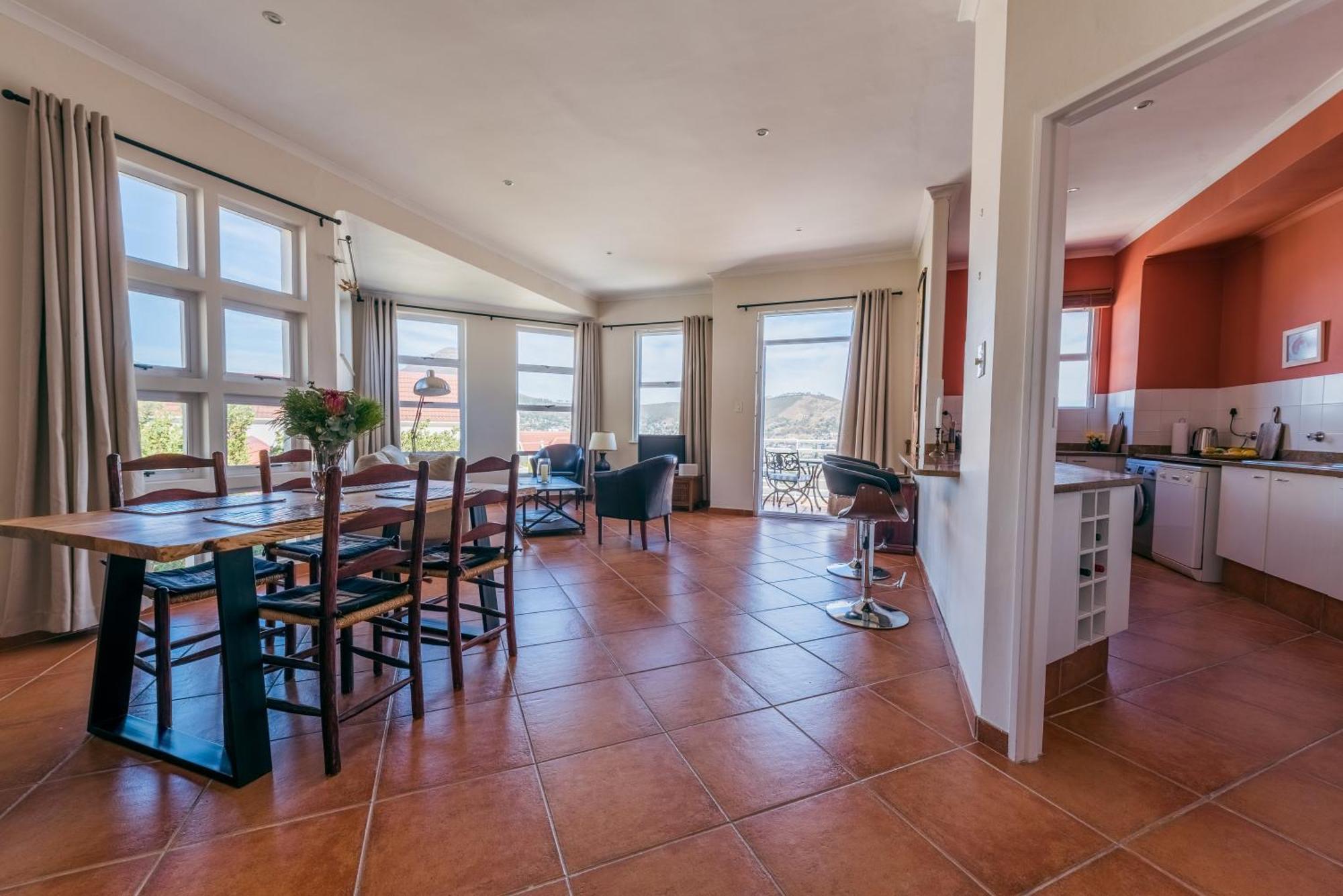 Stunning Table Mountain And Harbor View Apartment