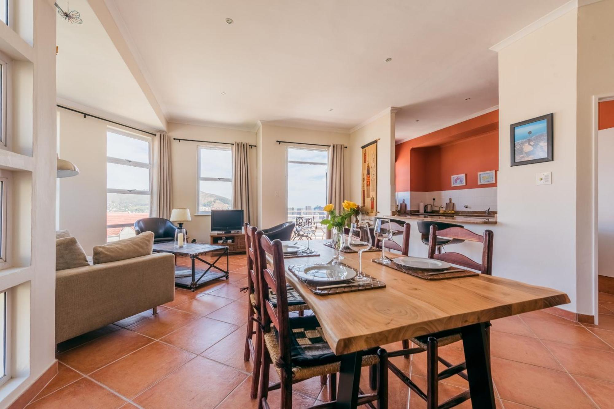 Apartment Stunning Table Mountain And Harbor View