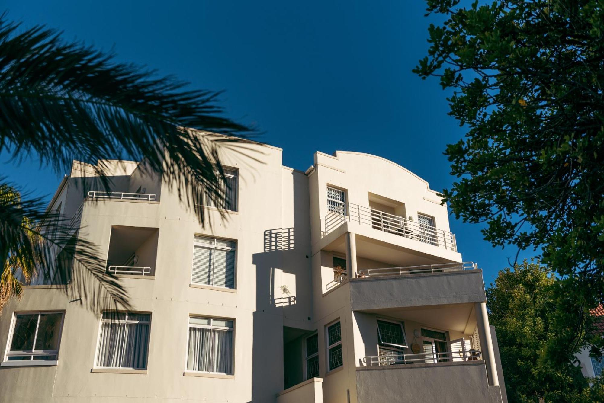 Apartment Stunning Table Mountain And Harbor View