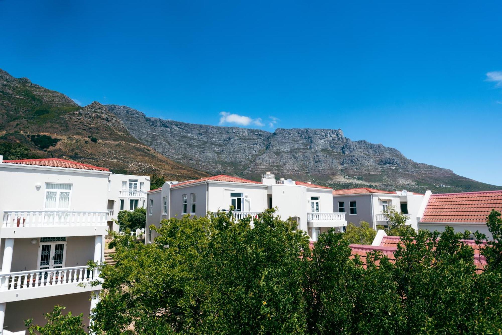 Stunning Table Mountain And Harbor View Apartment